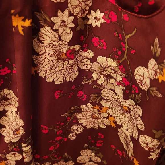 🌸Long Burgundy Floral Robe🌸 - Picture 2 of 3